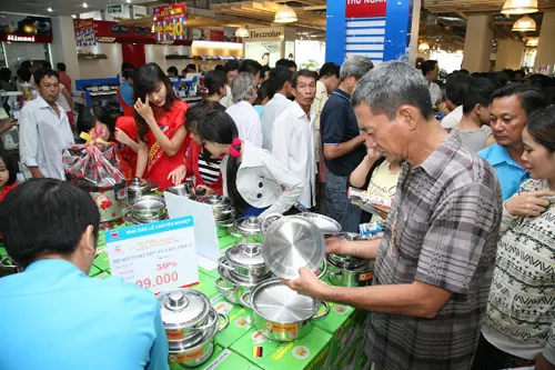 Phiên chợ hàng Việt tại Chợ Gạo - Tiền Giang
