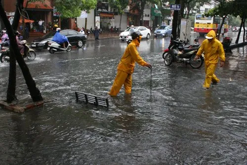 TPHCM: Hệ thống cống thoát nước quá tải