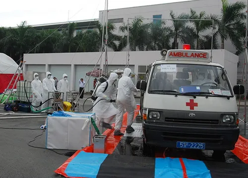 Rửa tay bằng xà phòng ngay sau khi tiếp xúc người nghi bị nhiễm vi rút Ebola