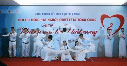 Vấn đề hôm nay: Những đóa hoa đời 