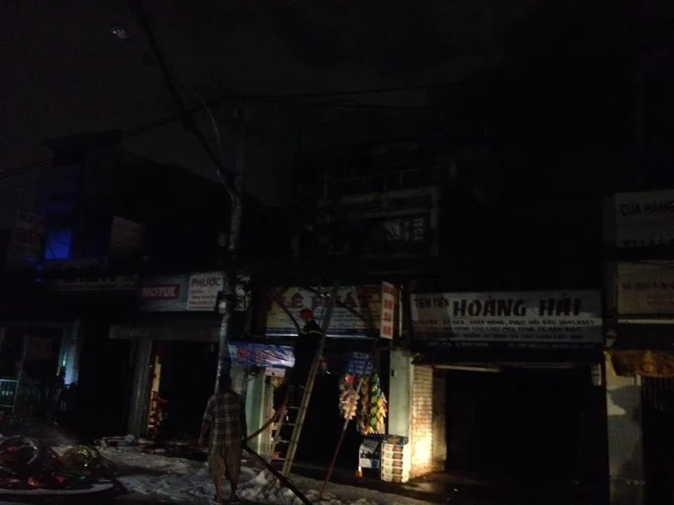 Cháy lớn ở cửa hàng xe máy tại quận Bình Thạnh, TPHCM