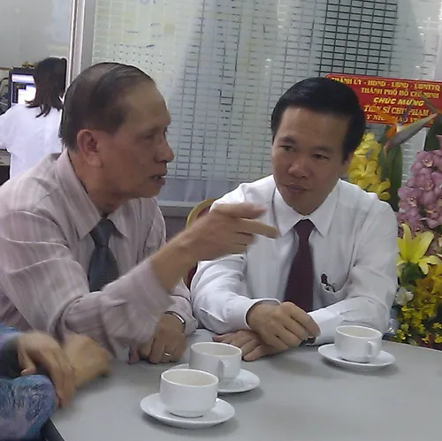 Lãnh đạo Thành ủy thăm, chúc mừng ngày Nhà giáo Việt Nam 
