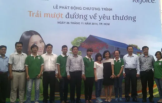 “Trải mượt đường về yêu thương”: tặng 1.000 phần quà hỗ trợ công nhân, sinh viên