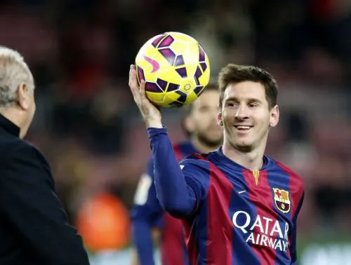 Ronaldo gọi, Messi đáp trả bằng hat-trick