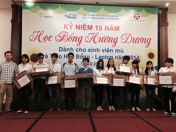 Trao học bổng Hướng Dương cho sinh viên mù năm 2014