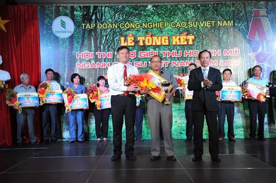 Hội thi thợ giỏi thu hoạch mủ năm 2014: Cao su Chư Păh đoạt giải Nhất tập thể và cá nhân