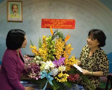 Phó Bí thư Thành ủy Nguyễn Thị Thu Hà thăm tướng lĩnh quân đội cấp cao trên địa bàn thành phố