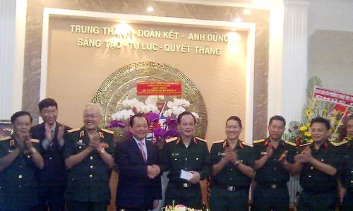 Bí thư Thành ủy TP thăm các đơn vị quân đội