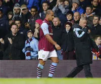 FA hủy thẻ đỏ cho tiền đạo Agbonlahor