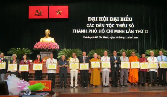 Bình đẳng, đoàn kết, cùng nhau xây dựng thành phố văn minh, nghĩa tình