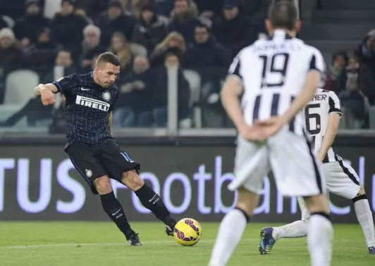 Juventus bị 10 người Inter cầm hòa - Milan thua sốc