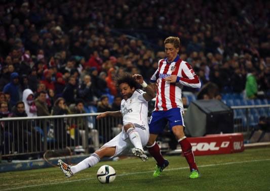 Torres lu mờ trong ngày trở lại nhưng Atletico vẫn hạ Real
