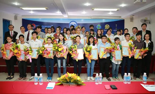 Trao 50 suất học bổng “Đồng hành cùng tài năng Việt”