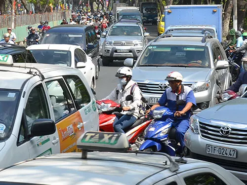 Nhiều băn khoăn quanh đề xuất hạn chế xe cá nhân tại TP.HCM