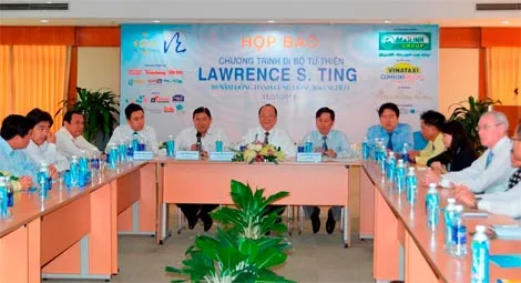 10 năm đi bộ từ thiện Lawrence S. Ting