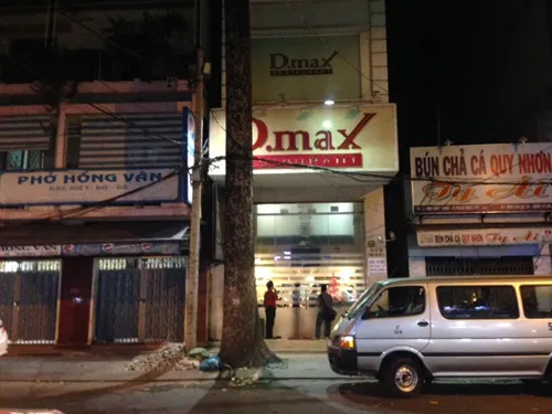  Kiểm tra và xử lý địa điểm kinh doanh D.max không phép có tiếp viên