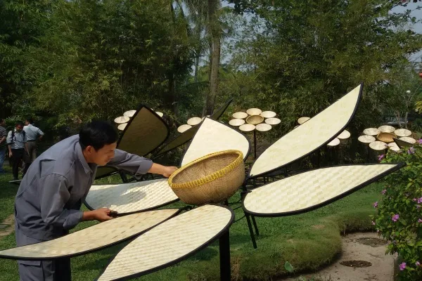 Tất bật chuẩn bị cho Đường hoa Tết Ất Mùi 2015 