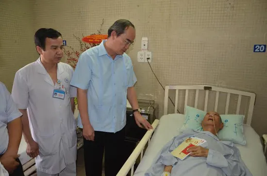 Chủ tịch Nguyễn Thiện Nhân thăm Linh Mục Nguyễn Công Danh