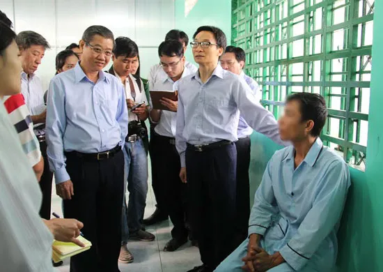 Phó Thủ tướng Vũ Đức Đam đến thăm và làm việc tại Cơ sở xã hội Nhị Xuân