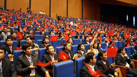 Đảng viên trẻ tiếp nối ngọn cờ quang vinh