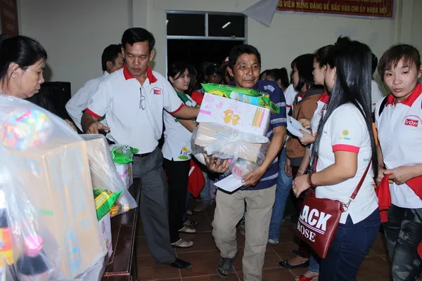 Trao 600 phần quà Tết đến tay người nghèo tỉnh Đồng Tháp, Sóc Trăng và Trà Vinh 
