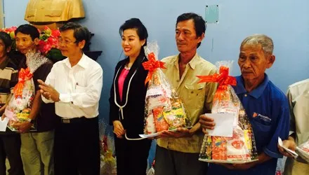 VWS tặng quà Tết cho 300 hộ nghèo ở Bình Chánh