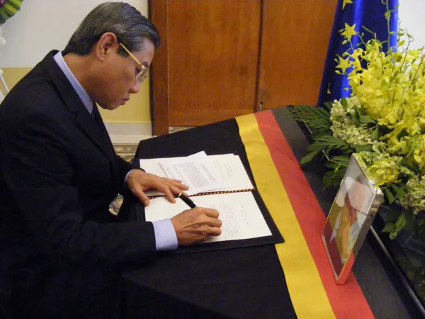 Lãnh đạo TPHCM đến chia buồn nguyên Tổng thống Đức từ trần