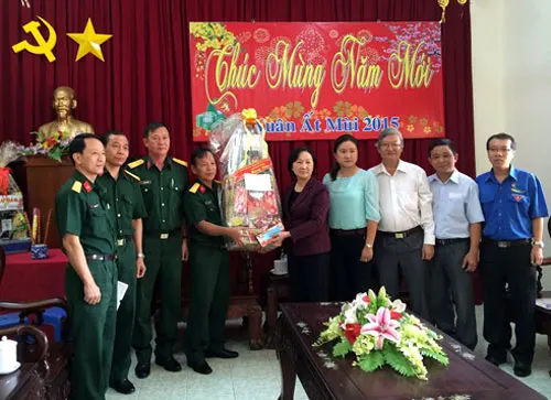 Lãnh đạo TP.HCM thăm và chúc Tết Sư đoàn 317