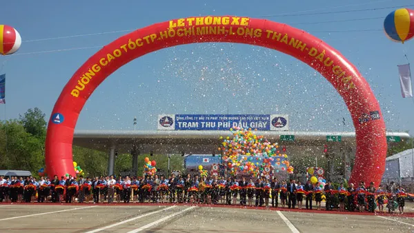 Thủ tướng Nguyễn Tấn Dũng cắt băng thông xe cao tốc TP.HCM – Long Thành – Dầu Giây