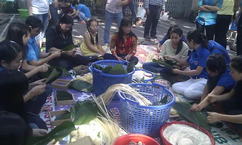 Ngày hội “Xuân yêu thương”: Tặng quà Tết cho thanh niên khuyết tật