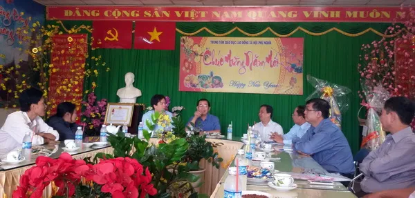 Thăm và chúc tết cán bộ, y bác sĩ bệnh viện Nhân Ái và các Trung tâm cai nghiện ma túy, BTXH cụm Phú Văn