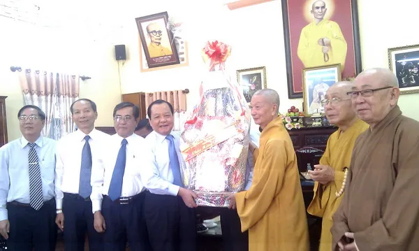 Lãnh đạo thành phố thăm và chúc Tết các đơn vị, tổ chức