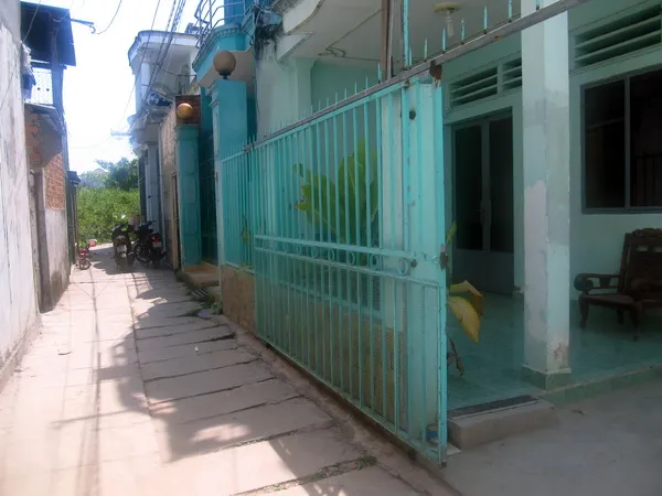 Nhà Bè: Một hộ dân xây dựng lấn chiếm ranh lộ giới gây bức xúc 