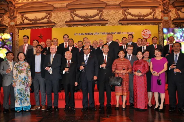 Chủ tịch UBND TP.HCM gặp mặt các cơ quan đại diện nước ngoài trên địa bàn 