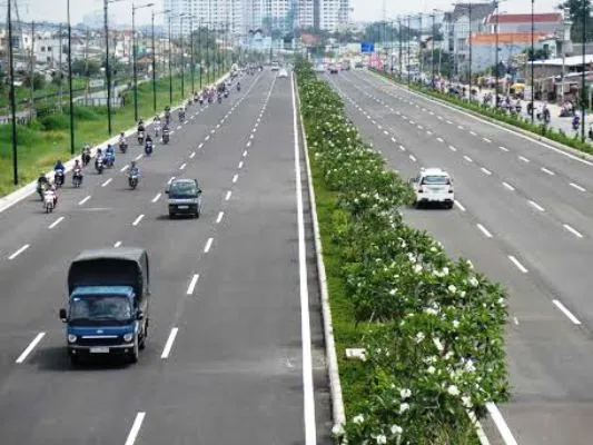 Sắp thông xe 4km đường Phạm Văn Đồng 
