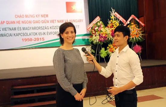 Mùa xuân làm đất lạ hóa quê hương