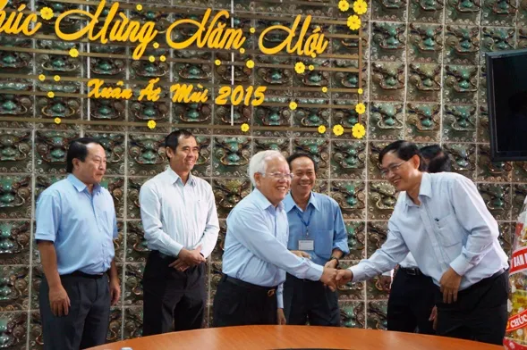 Chủ tịch UBND TP Lê Hoàng Quân thăm chúc tết cán bộ Nhà máy nước Thủ Đức