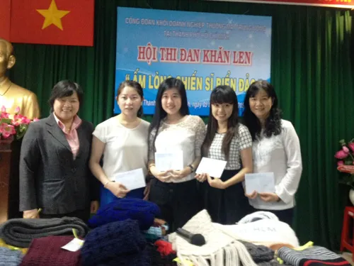 1.000 khăn len gửi tặng chiến sĩ công tác tại biển đảo