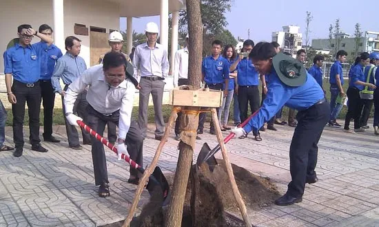 Tuổi trẻ TPHCM đồng loạt ra quân thực hiện Tháng Thanh niên 2015