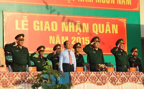 Thanh niên thành phố hăng hái lên đường nhập ngũ