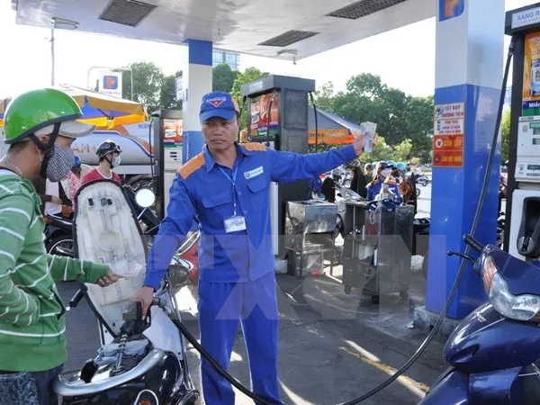 Lo giá cả leo thang sau tăng giá xăng
