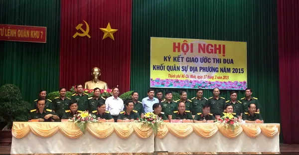 Khối Quân sự địa phương trên địa bàn Quân khu 7 ký kết giao ước thi đua năm 2015 