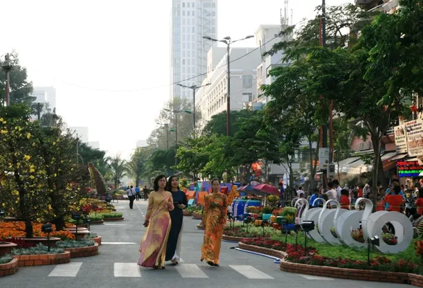 Đoàn đại biểu quốc hội làm việc với Saigontourist về cồ phần hóa doanh nghiệp
