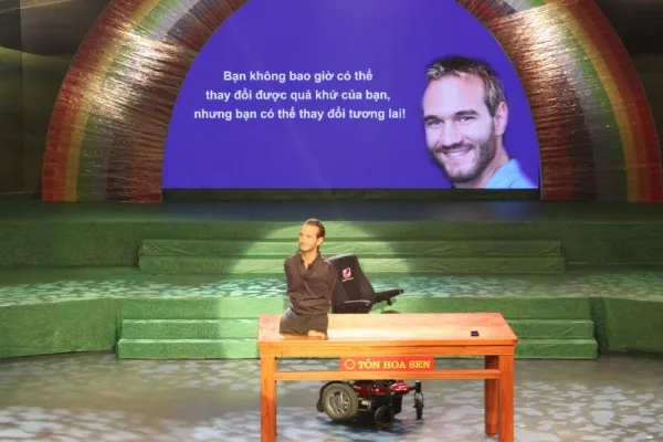 Nick Vujicic kết thúc hành trình lần thứ 3 chương trình Toả sáng nghị lực Việt 2015
