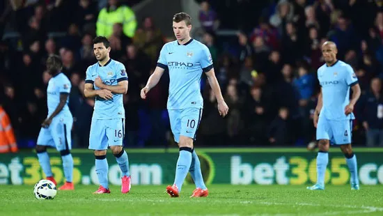 Manchester City thua Crystal Palace 1-2, hẹp cửa tranh ngôi vô địch