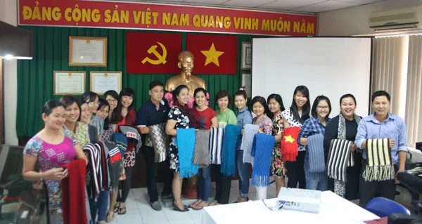 6.000 chiếc khăn len tặng chiến sĩ làm nhiệm vụ tại Trường Sa