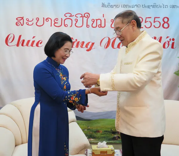 Lãnh đạo TPHCM chúc Tết cổ truyền Bun-pi-may tại Tổng Lãnh sự quán Lào