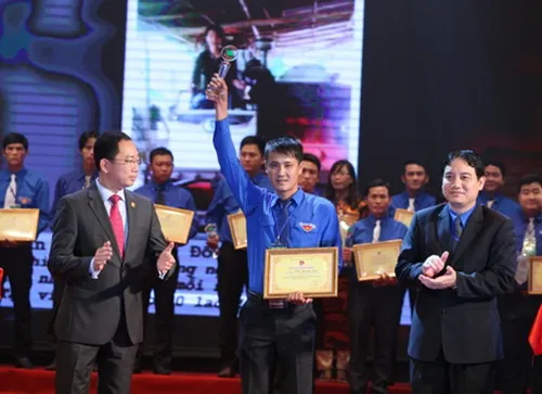 Trung ương Đoàn xét trao Giải thưởng Lương Định Của năm 2015