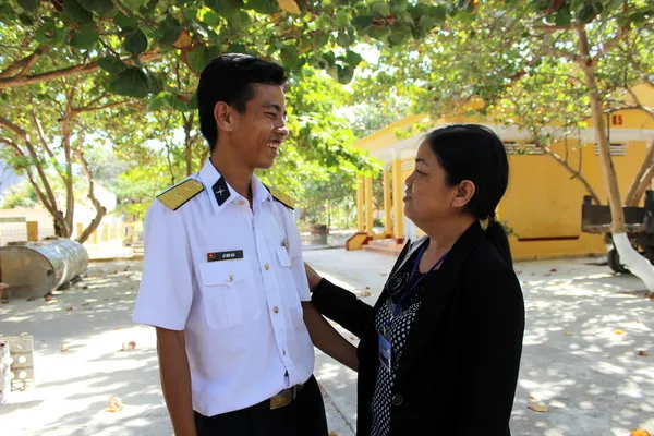 Bài 2: Cuộc trùng phùng trên biển