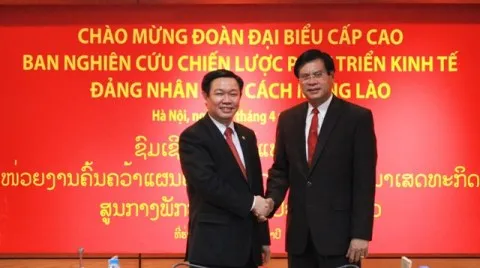 TP.HCM trao đổi kinh nghiệm phát triển kinh tế với Lào